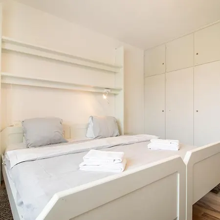 Viktoria B32 By Arosa