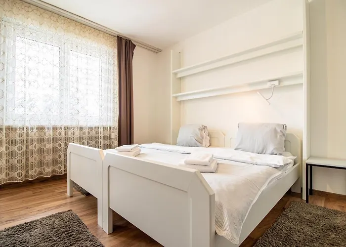 Viktoria B32 By * Arosa